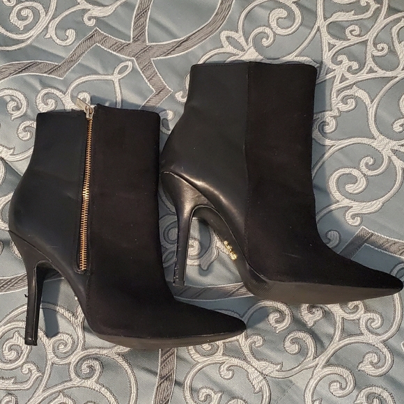 Jennifer Lopez Shoes - Jennifer Lopez Black bootie